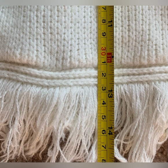 girls cape white knit Poncho w arm holes & fringe no label Timeless vintage 3T - Picture 7 of 8